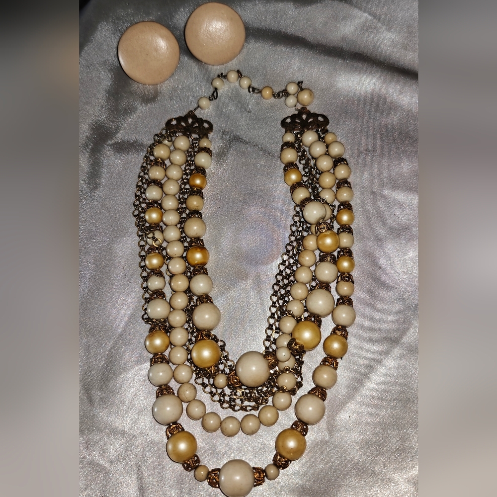Elegant Cream and Gold Beaded Necklace